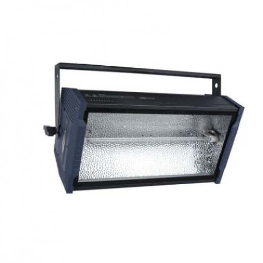 SHOWTEC TITAN STROBE BLAZE стробоскоп