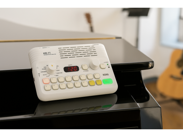 Korg KR-11 — ритм-машина, которая не отвлекает, а ведёт вперёд.